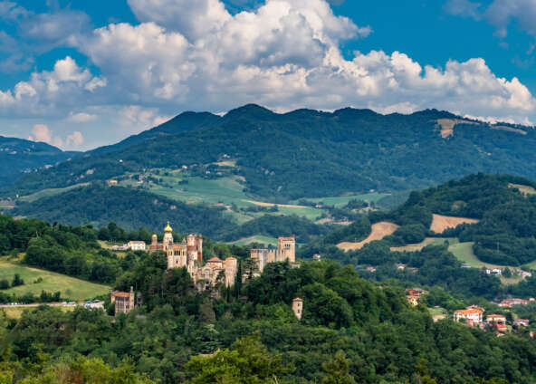 Rocchetta Mattei e La Scola, nel Parco di Montovolo [6 aprile 2024]